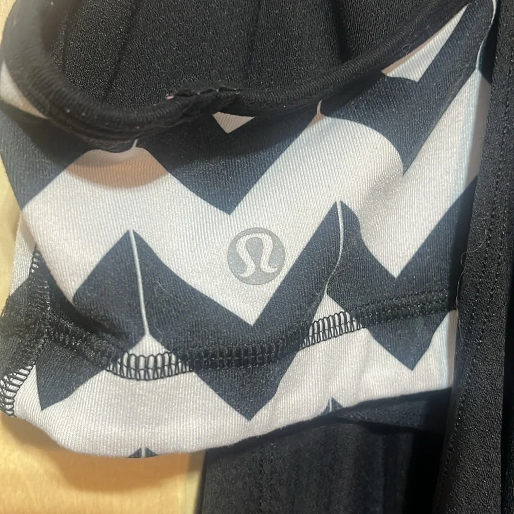 Lululemon Black and White No Limits Tank Top Size‎ 6